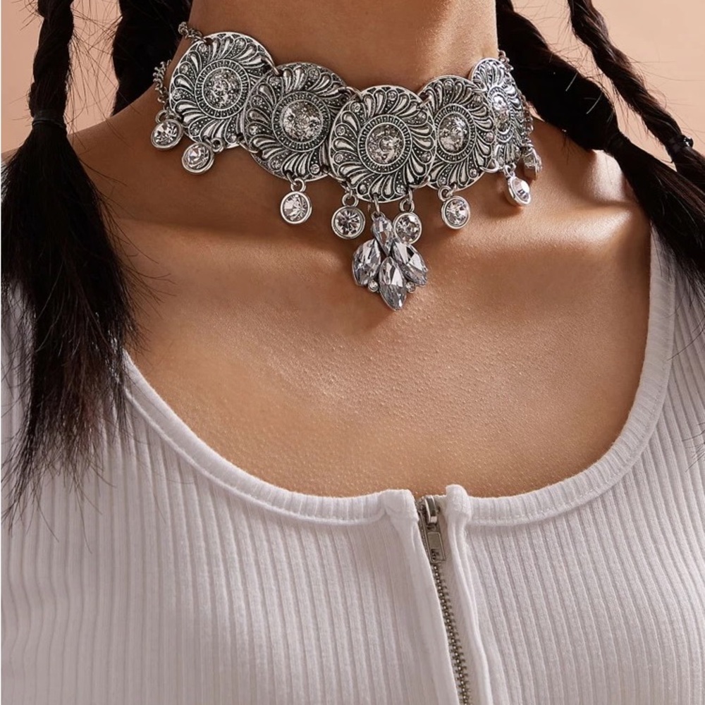 Trendy Choker Necklace